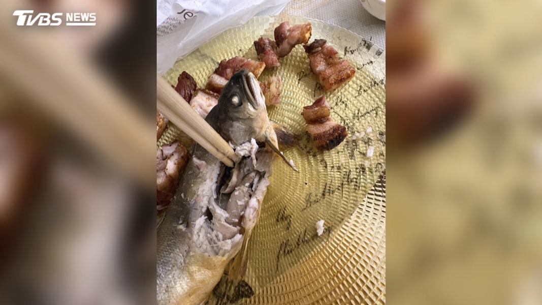 控梧棲漁港買「抱蛋母香魚」變公的!魚販否認:公母混賣。(圖/民眾提供)