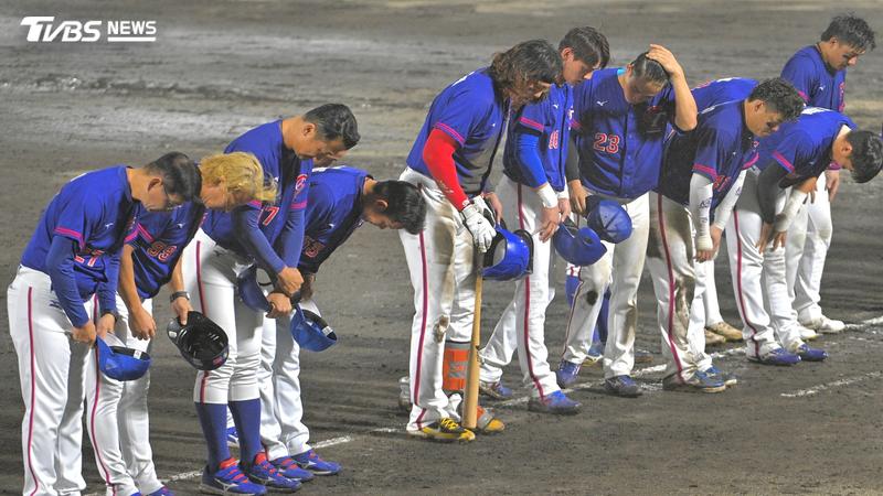 雨戰失利!台灣男棒3:7憾負日本無緣金牌戰。(圖/胡瑞麒攝)