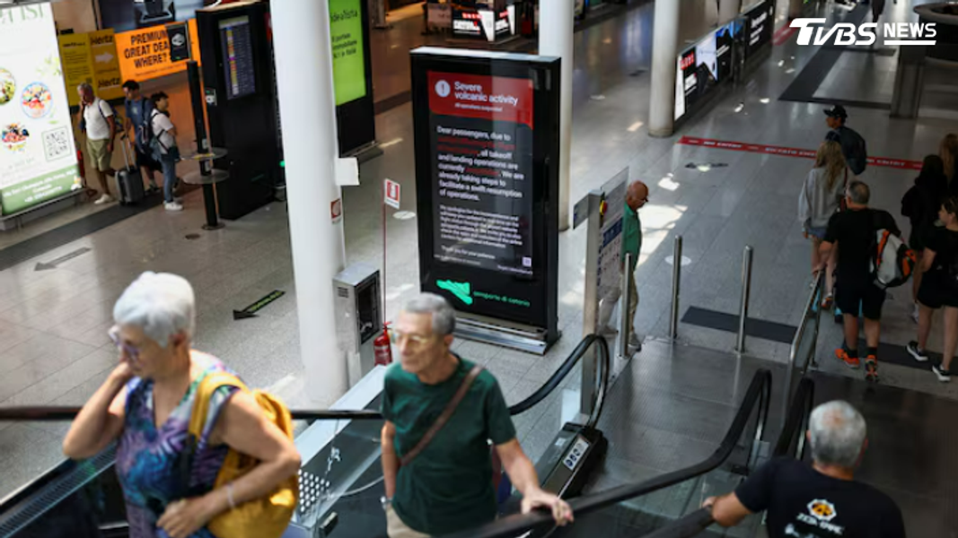 義大利卡塔尼亞機場(Catania Airport)目前已全面暫停所有航班起降。(圖/達志影像路透社)