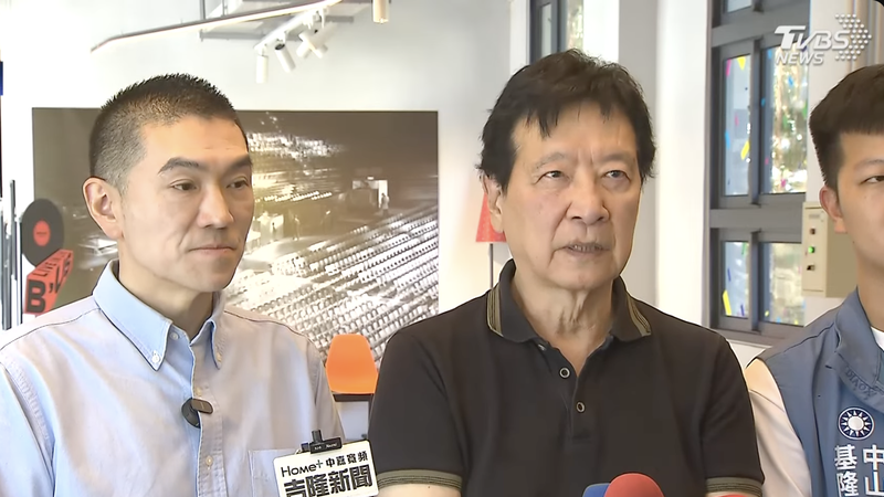 基隆市長謝國樑陪同媒體人趙少康參觀必應創造展演空間。(圖/TVBS)