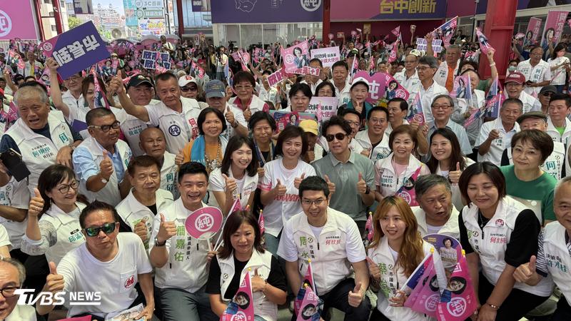 沈伯洋到台中參加「百工百業後援會」造勢活動。(圖/何欣純競選總部提供)