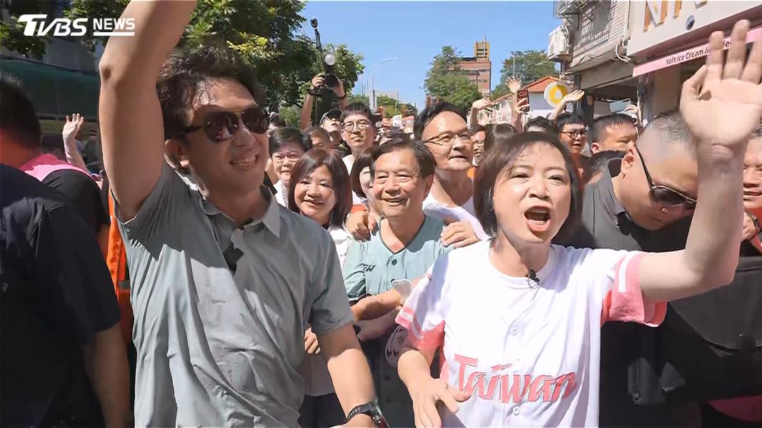 「政壇洋流」流進台中!沈伯洋何欣純同框 支持者擠爆審計新村(圖/TVBS)