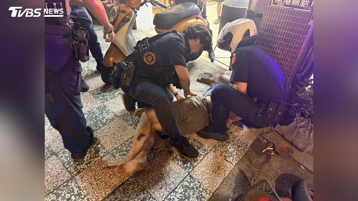 才跑20公尺就摔倒!桃園毒男拒檢狂逃自摔 被警搜出毒品秒上銬