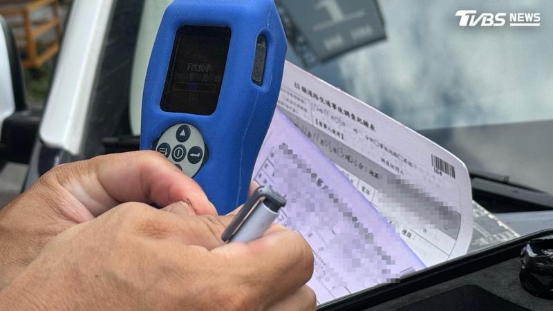 台東男中午偷車還灌米酒上路,因未戴安全帽遭警方攔查送辦。(示意圖/TVBS)