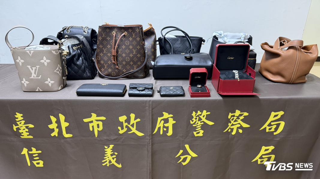 社工江羿潔家中查扣的名牌包、名錶等精品。(圖/TVBS)