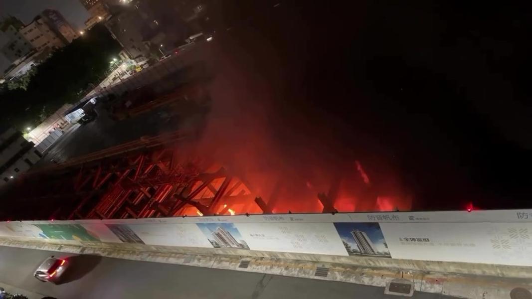 台北市大安區樂業街工地火警。(圖/threads帳號hsuan9880授權使用)