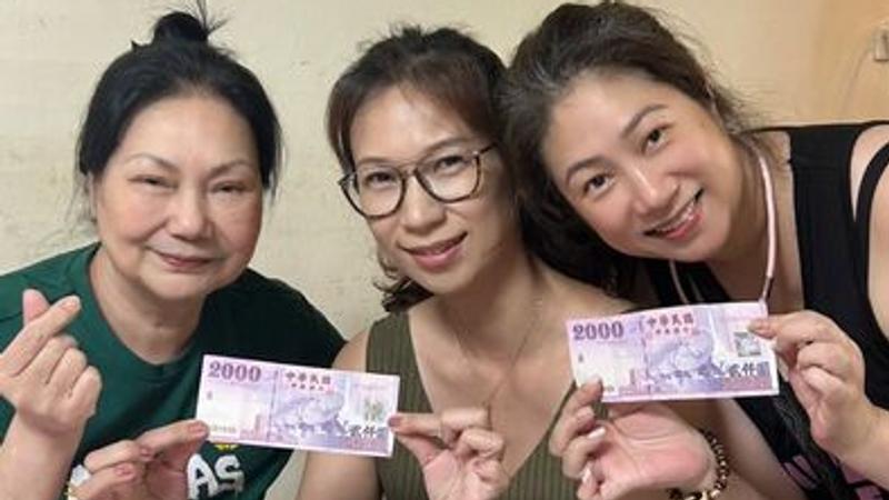 雅維·茉芮分享一家人中秋相聚的合照,S媽的近況也曝光。(圖/翻攝自FACEBOOK/雅維·茉芮Yaway‧Mawring)