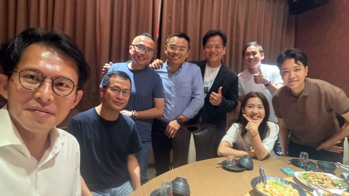 藍白不合?黃國昌大曬邱臣遠與藍委「相談甚歡」中秋團聚照