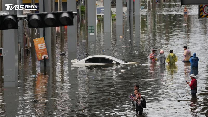 泰國受豪雨影響,曼谷及25個府傳淹水災情。(圖/達志影像美聯社)