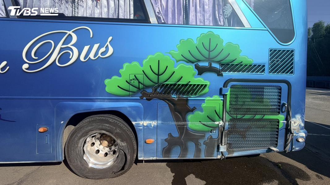 肇事的遊覽車。(圖/TVBS)