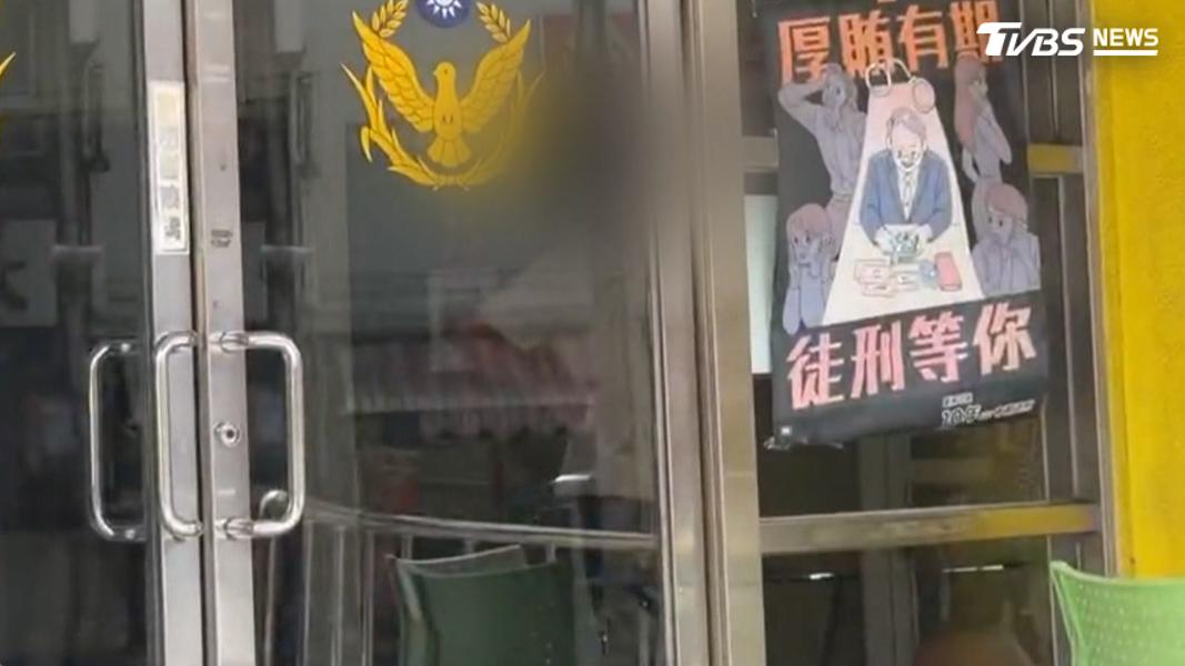 李姓死者的父親得知消息後,急忙趕往派出所了解狀況。(圖/TVBS)