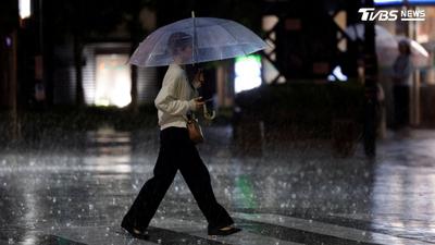 影音/迅速增強又減弱! 「中颱」舒力基北上 東京恐連續降雨35天