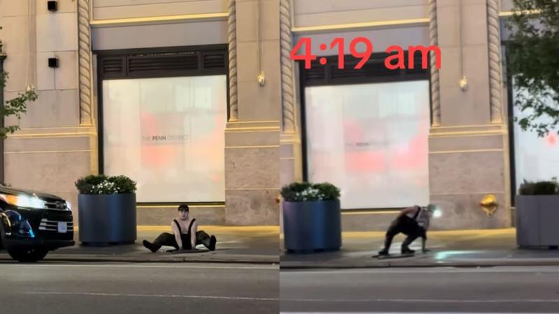紐約街頭近日頻頻出現神秘「鼴鼠人」,一群人鑽進下水道後又掀開孔蓋爬出。(圖/翻攝IG@ricardyfabre)