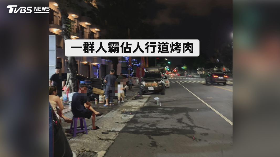 附近民眾,向對方反映時,一群人圍著她咆哮,質問為什麼不能放,還嗆聲叫他們回去顧小孩、不要出門。(圖/翻攝小港大小事)
