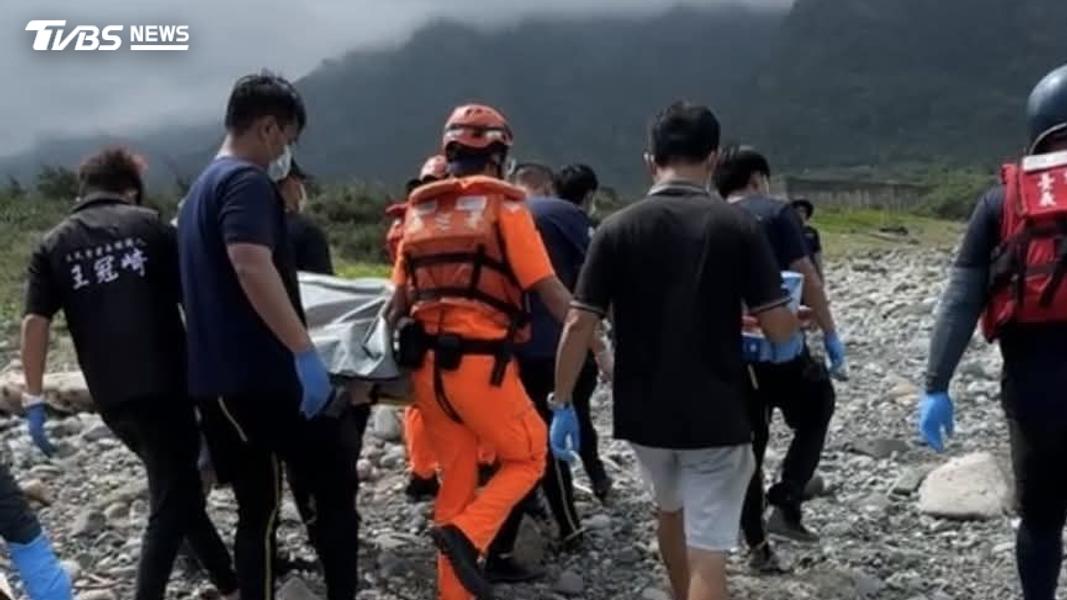 失蹤三天的劉男在14公里外的礁石區被發現,可惜人已死亡。(圖/民眾提供)