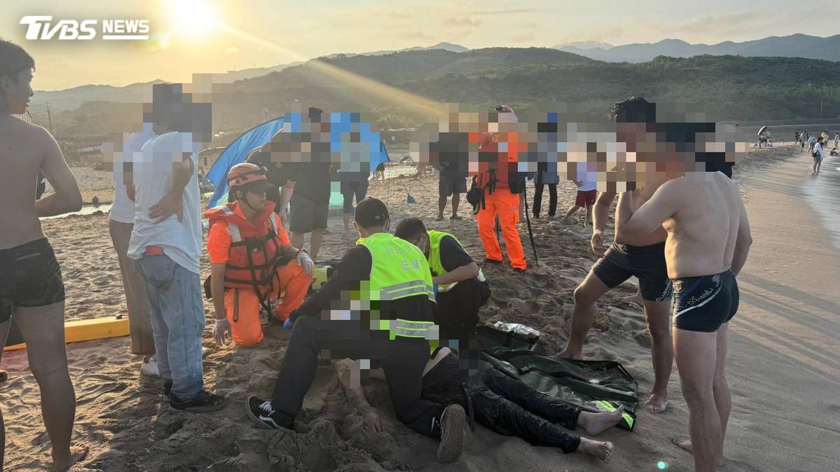 快訊/新北貢寮金沙灣驚傳2遊客溺水 1男命危搶救中