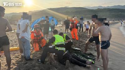 快訊/新北貢寮金沙灣驚傳2遊客溺水 1男命危搶救中