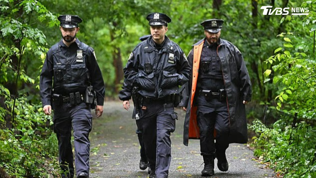 警方與救援人員趕抵現場後,驚見該名婦人已無生命跡象(圖/Shutterstock達志影像)