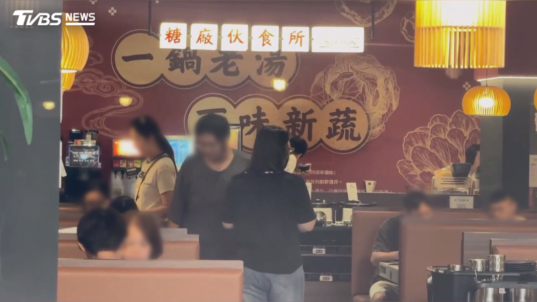 高雄民眾連假想訂位反遭辱罵,火鍋店員工「脫口爆粗口」業者急滅火。(圖/TVBS)