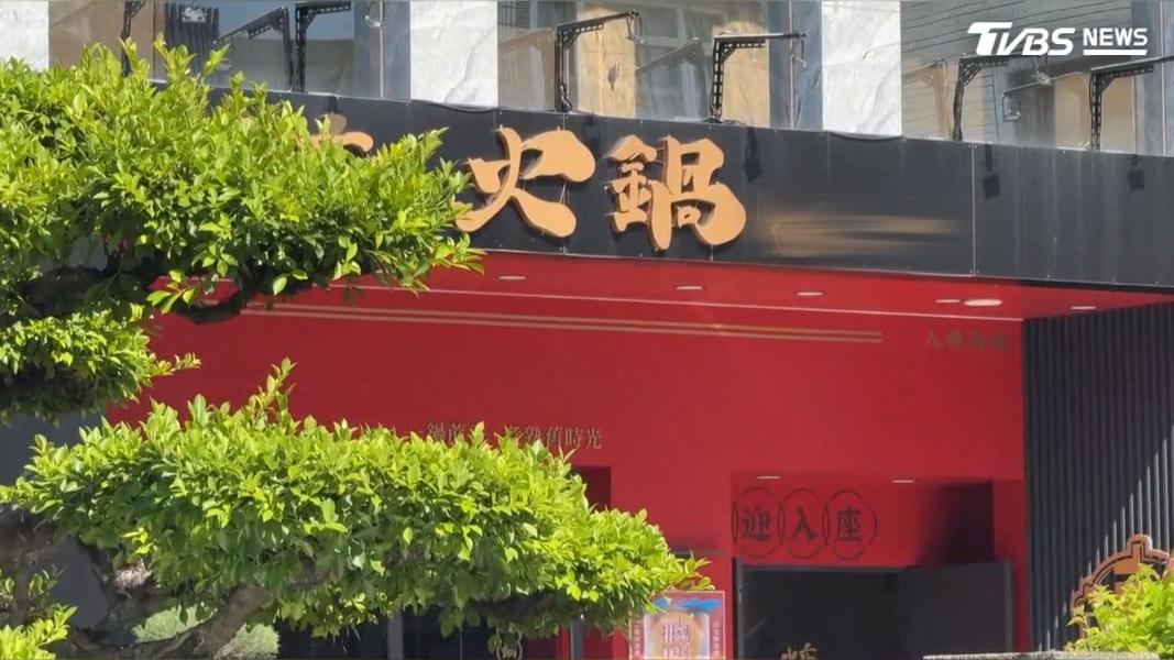 這間火鍋店標榜使用甘蔗風味鍋底,並提供附餐吃到飽,在網路上擁有高達4.8顆星的評價。(圖/TVBS)