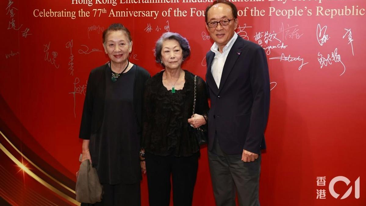 83歲白茵跟周潤發健走!老公方平笑:比較期待「跑後行程」