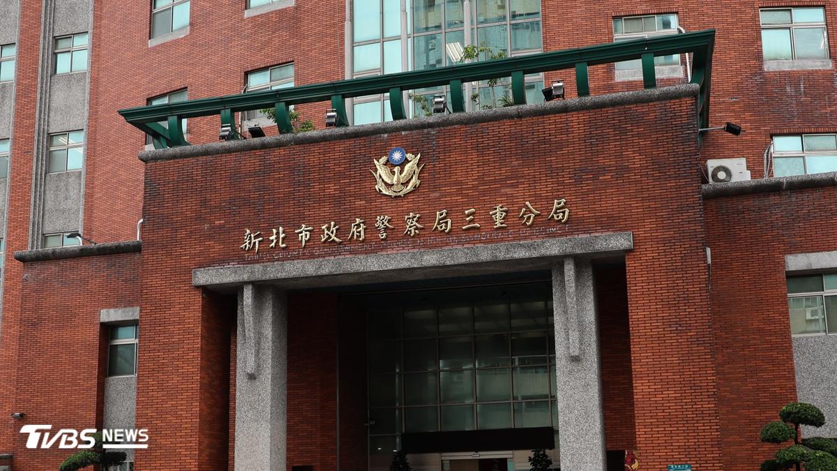 新北女童掛「畜生」紙板遊街!家人冷眼錄影 父涉違反保護令遭逮