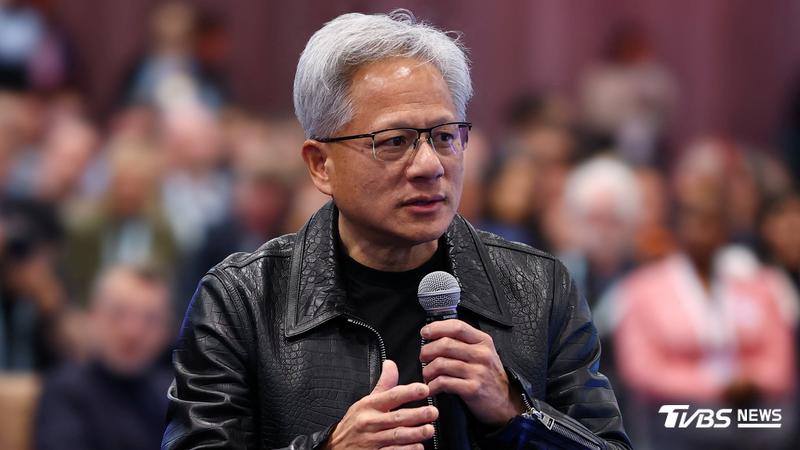 輝達執行長黃仁勳則直言,AI「模型蒸餾」本質上是一種「競爭」行為。(圖/達志影像路透社)