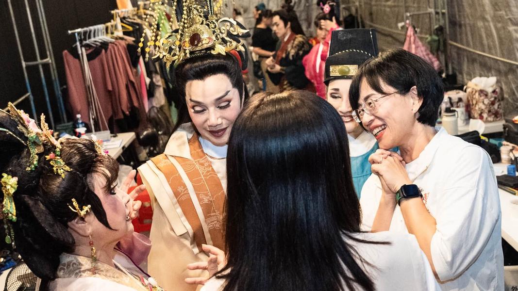 蘇巧慧表示,自己從小看許秀年、唐美雲、小咪老師三位國寶級演員演出的歌仔戲長大。(圖/翻攝蘇巧慧臉書)