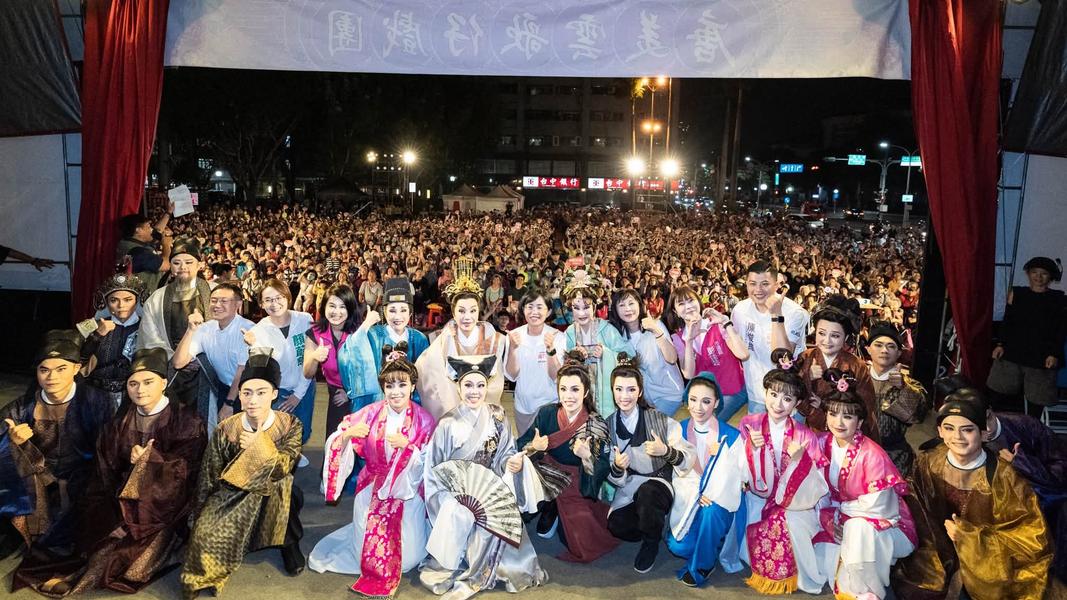 《龍鳳情緣》於27日在三重盛大演出,吸引3千人觀賞,(圖/翻攝蘇巧慧臉書)