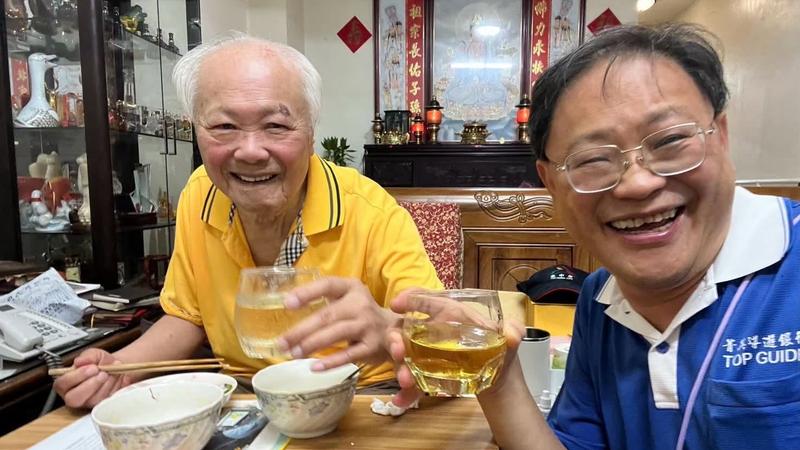 顏明毅痛悼父親顏英男。(圖/翻攝自顏明毅臉書)