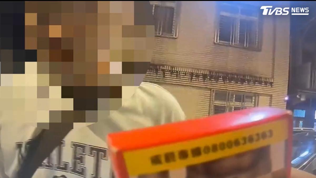 香菸盒「太鼓」!新北男持毒露餡 背包竟還藏1槍4彈