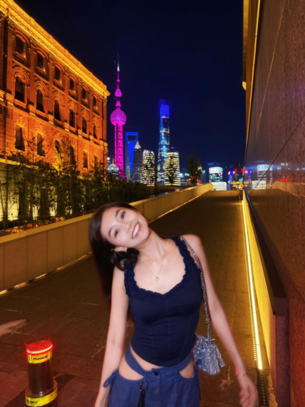 郭柏妍趁假期快閃上海放鬆,並在社群分享火辣美照。(圖/翻攝自IG@rositakpyy)