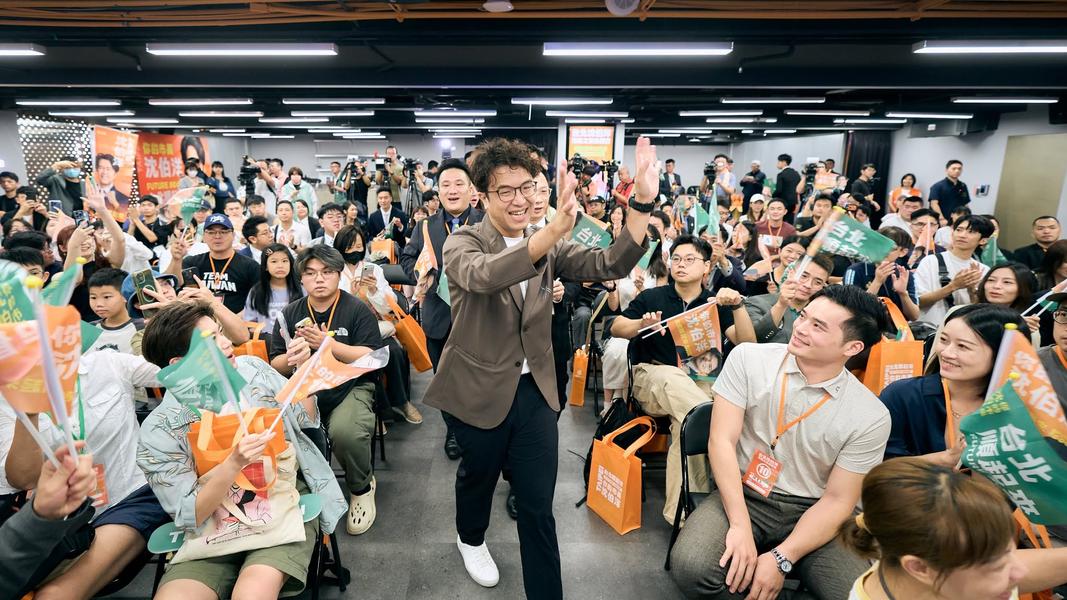 小孟老師認為,沈伯洋擁有羊臉及羊髮,逐漸累積群眾魅力。(圖/翻攝沈伯洋臉書)