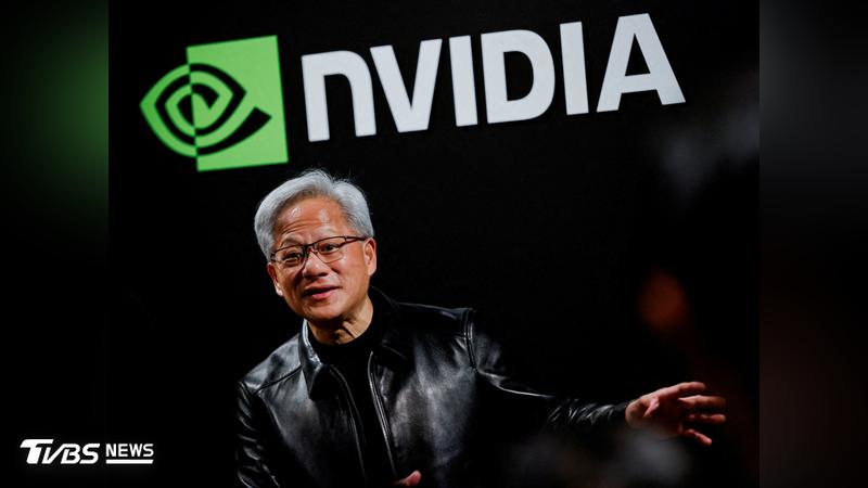 輝達(NVIDIA)執行長黃仁勳近日再度表明立場,認為不應因為對AI風險的擔憂,就全面放慢技術發展(圖/達志影像路透社)