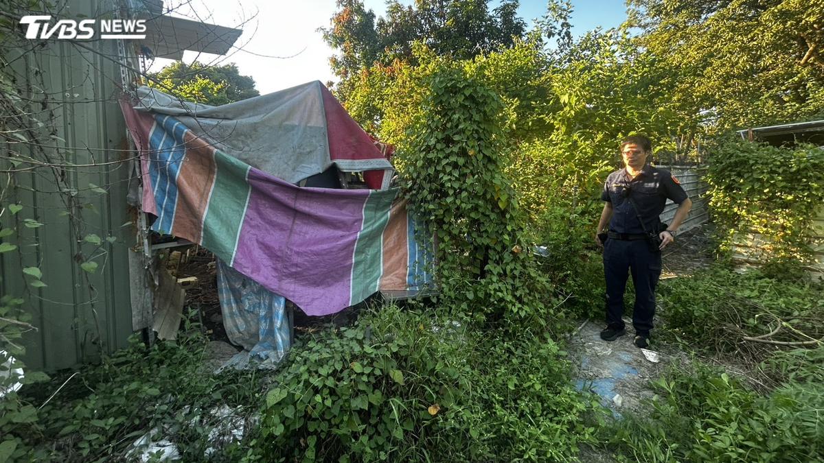 快訊/高雄雜草叢驚見「無名乾屍」詭留一部機車 警方封鎖採證