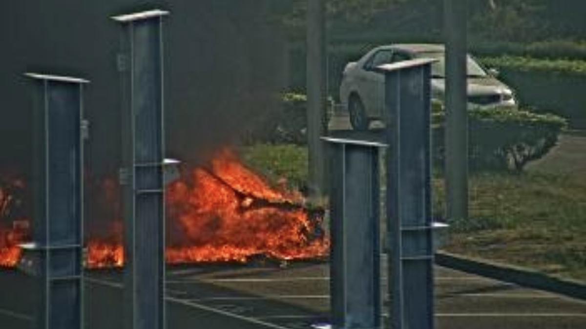 快訊/湖口服務區火燒車意外!