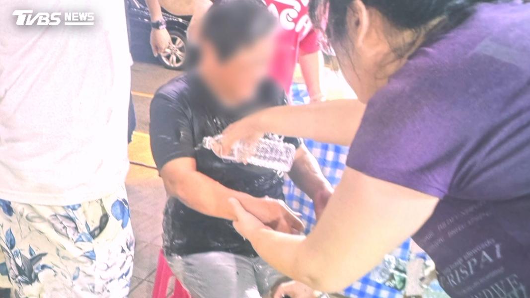 中秋市集烤肉氣爆!祖孫遭火燒。(圖/民眾提供)