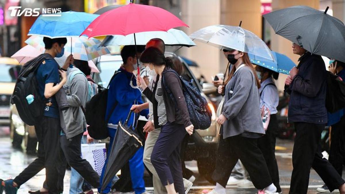 明天天氣/東北季風「這時到」!週五降溫探20度 5地區雨勢增