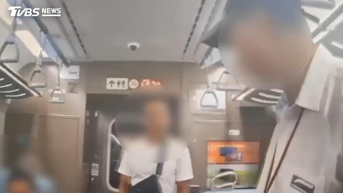 車廂全煙味!男台鐵猛吸電子菸「手腳狂抖」 民眾嚇壞報警