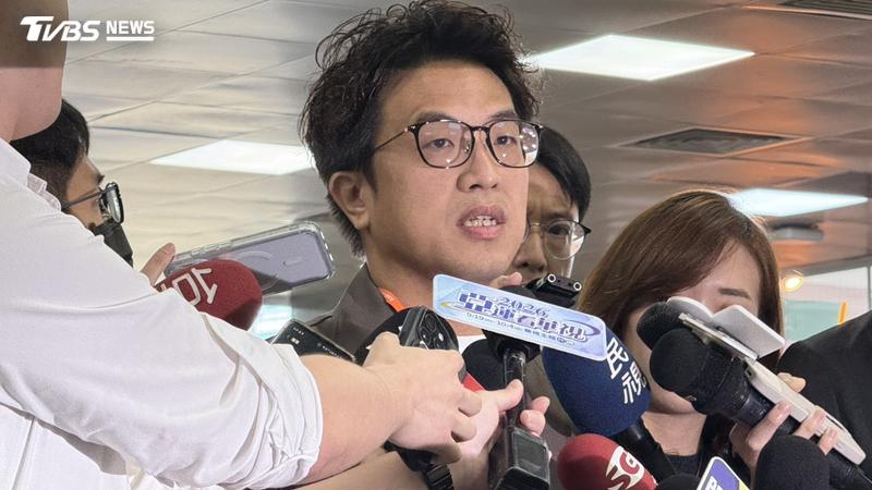 民進黨台北市長參選人沈伯洋1日表示,家長自費調整營養午餐品質這件事應該要納入考慮。(圖/潘袁詩羽攝)
