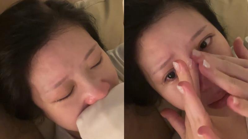 鄭家純在直播中情緒崩潰落淚。(圖/翻攝自@ili.cheng IG)
