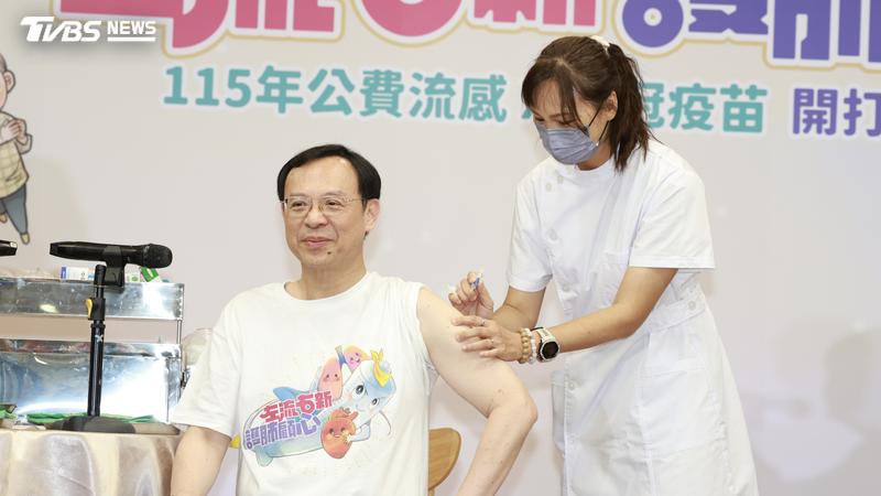 衛福部長石崇良出席「左流右新」記者會,鼓勵民眾接種疫苗。(圖/潘建樺攝)