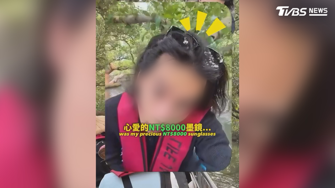 吳姓男子搭乘觀光船筏遊覽綠色隧道時,原本掛在頭上的太陽眼鏡,因閃避低矮樹幹而不慎掉落水中,吳姓網紅親自下水找回太陽眼鏡(圖/翻攝Threads@johnny.wu.0223)
