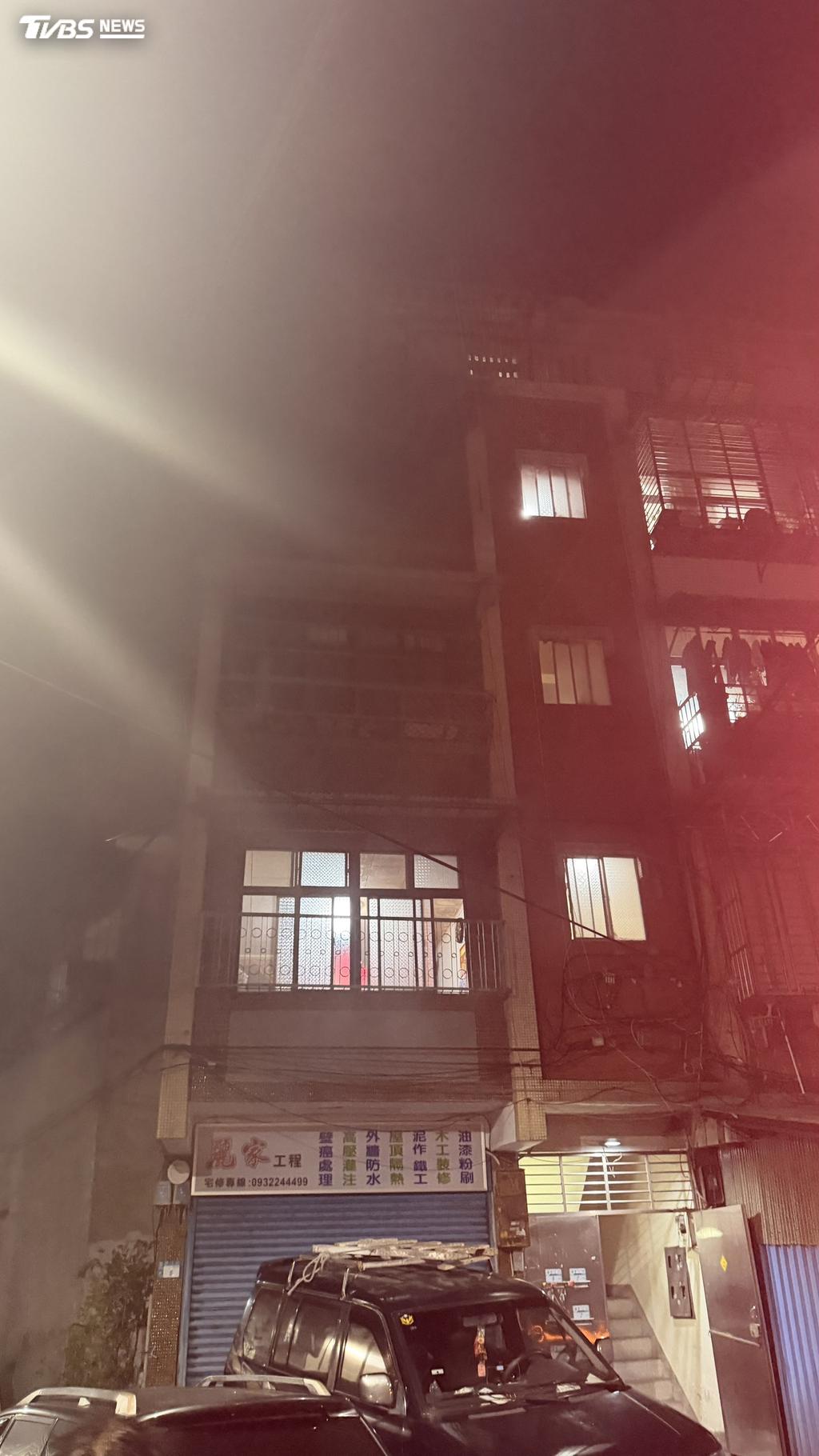 蘆洲深夜惡火竄濃煙！80歲失智嬤困臥室 救出送醫失生命徵象