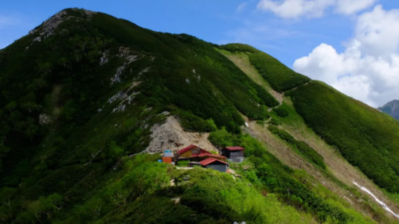 台灣男醫師在日本登山時,於山屋身體不適。(圖/翻攝自北阿爾卑斯小屋友交会)