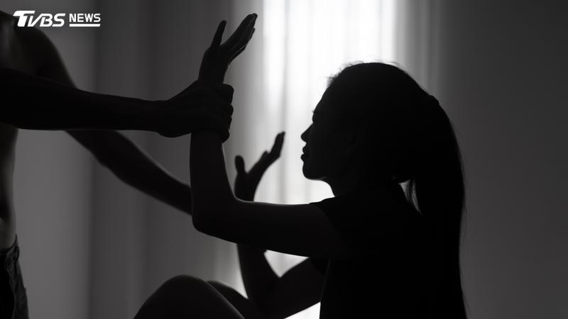 女乘客在搭乘新自強號時,遭嘉義男性騷。(圖/Shutterstock達志影像)