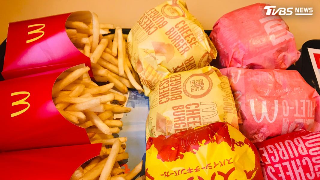 本次暫停販售的商品包含漢堡(ハンバーガー)、吉事漢堡(チーズバーガー)、雞蛋吉事堡(エッグチーズバーガー)等等。(圖/Shutterstock達志影像)
