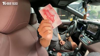 怒摔韓客行李箱始末曝! 計程車司機親自出面:沒說仇韓