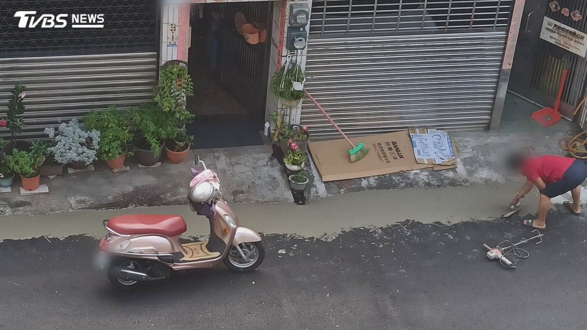 新鋪柏油遭塗水泥! 住戶稱「怕滑倒」