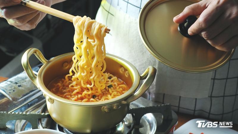 前員工分享了網咖泡麵的煮法。(示意圖/Shutterstock達志影像)
